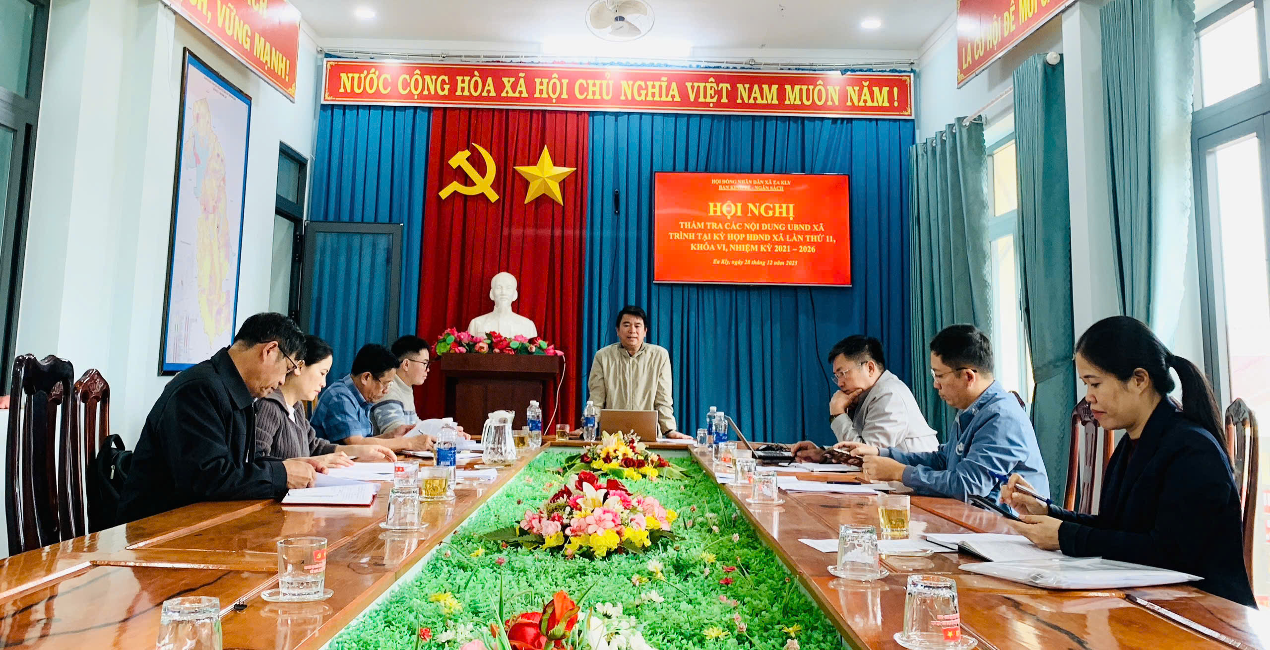 BAN KINH TẾ - NGÂN SÁCH HĐND XÃ EA KLY THẨM TRA CÁC NỘI DUNG TRÌNH KỲ HỌP THỨ 11, KHÓA VI, NHIỆM KỲ 2021 - 2026